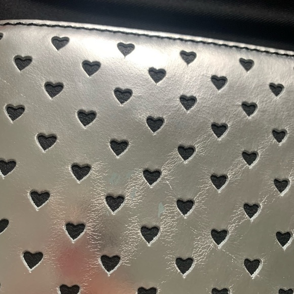 Adorable envelope style clutch handbag from JCrew
Silver metallic color - Picture 3 of 8